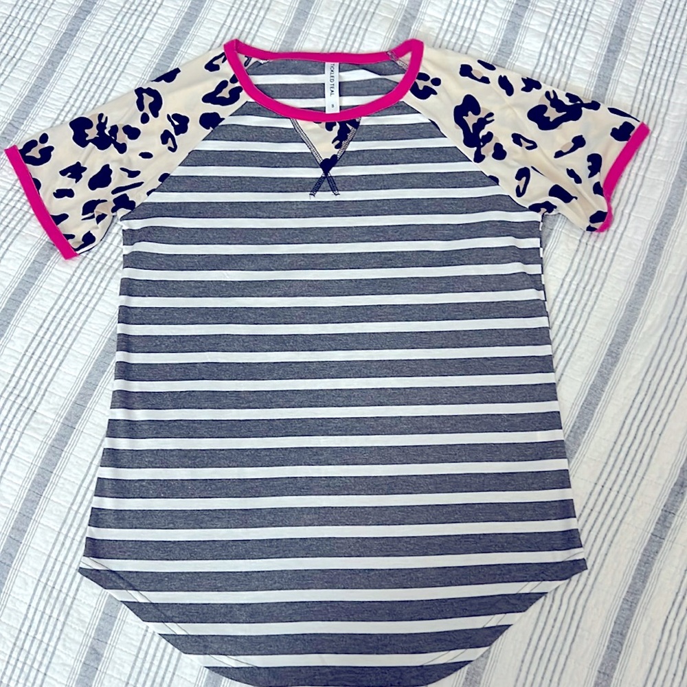 Tickled Teal boutique top- Sz small
